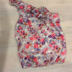 One shoulder. Floral top.